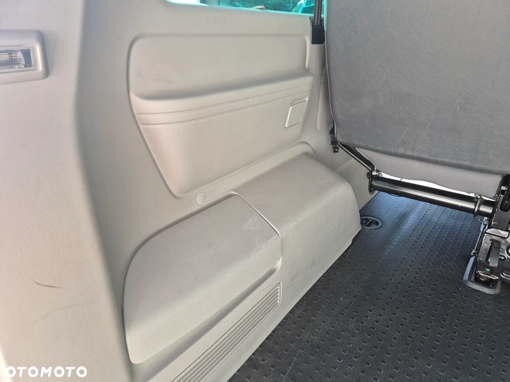Volkswagen Caravelle - 27