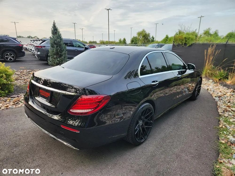 Mercedes-Benz Klasa E 300 9G-TRONIC AMG Line - 8