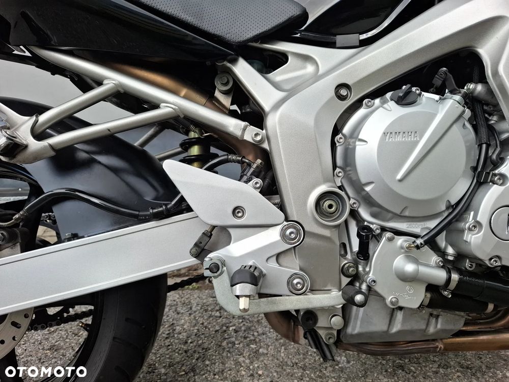 Yamaha FZ6 - 16