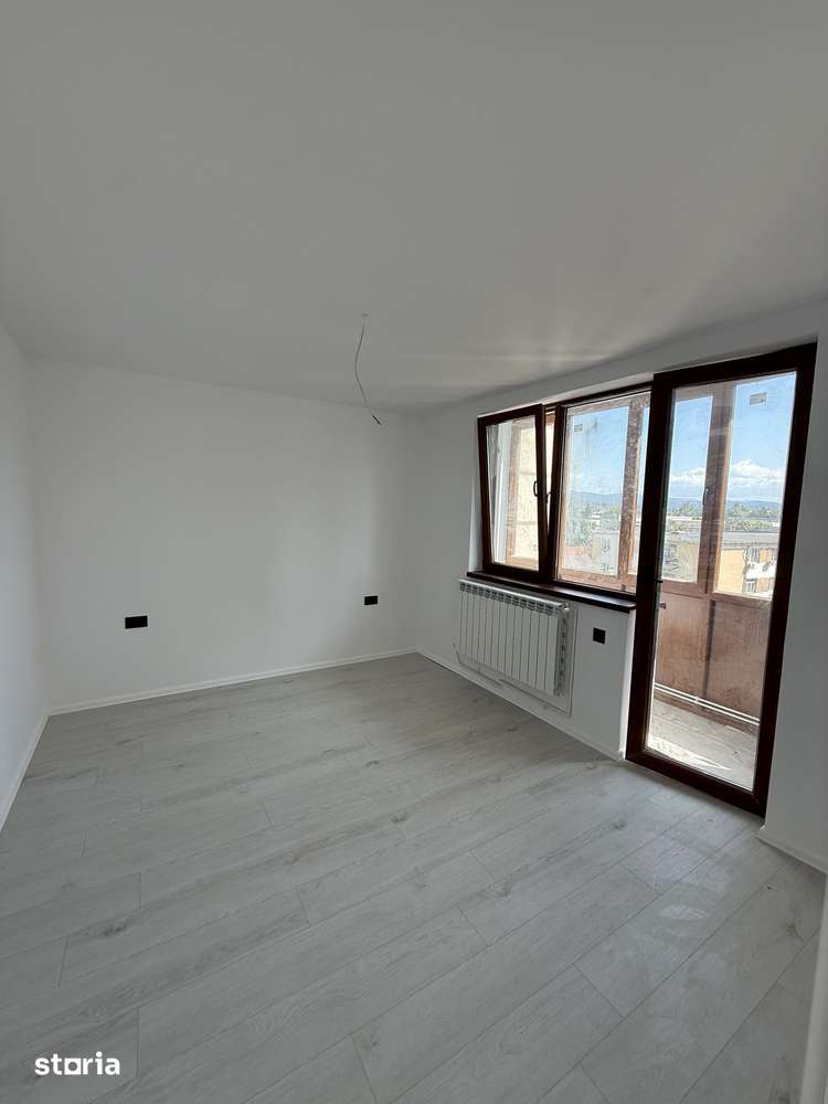 Apartament 3 camere renovat ca la carte zona OMV Campina — fotografia 3