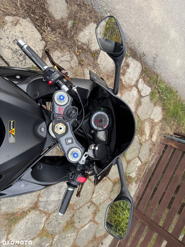 Suzuki GSX-R - 6