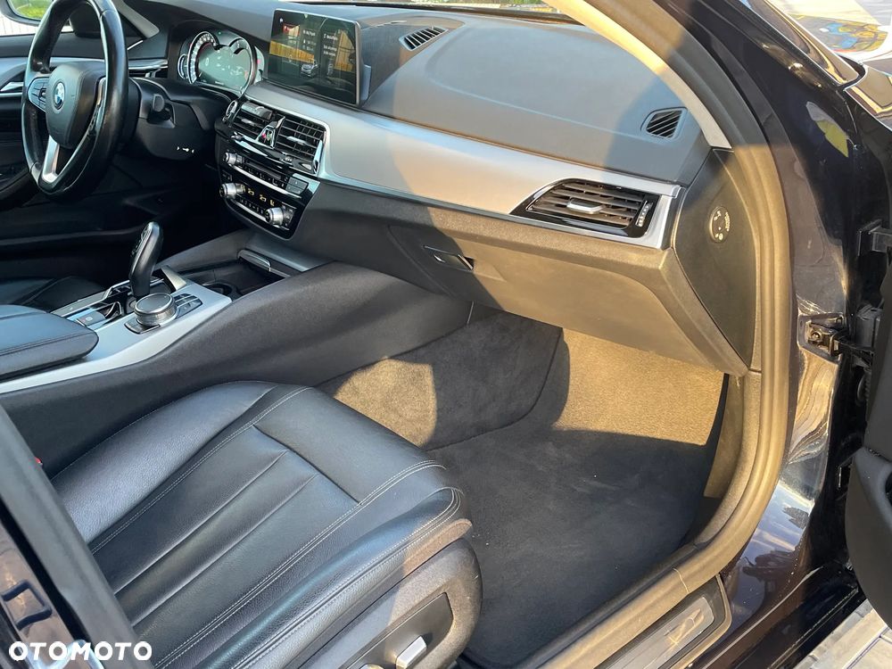 BMW Seria 5 520d xDrive - 10