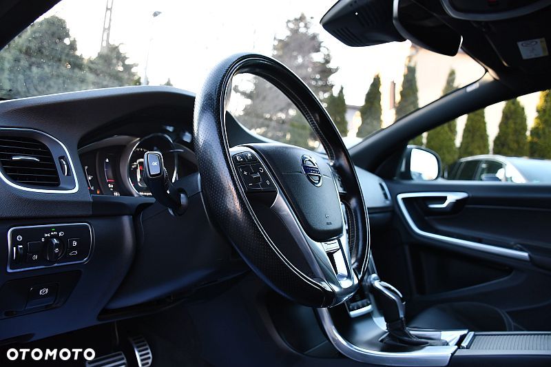 Volvo V60 D4 Geartronic RDesign - 12