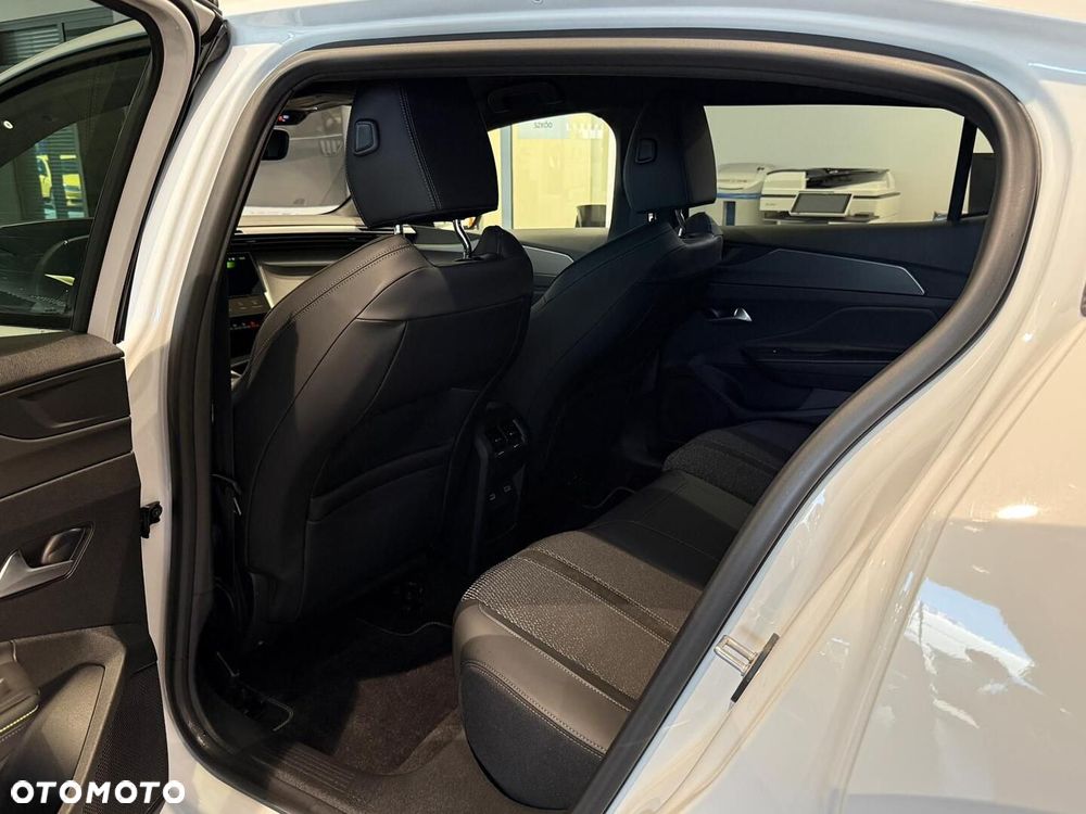 Peugeot 408 - 17