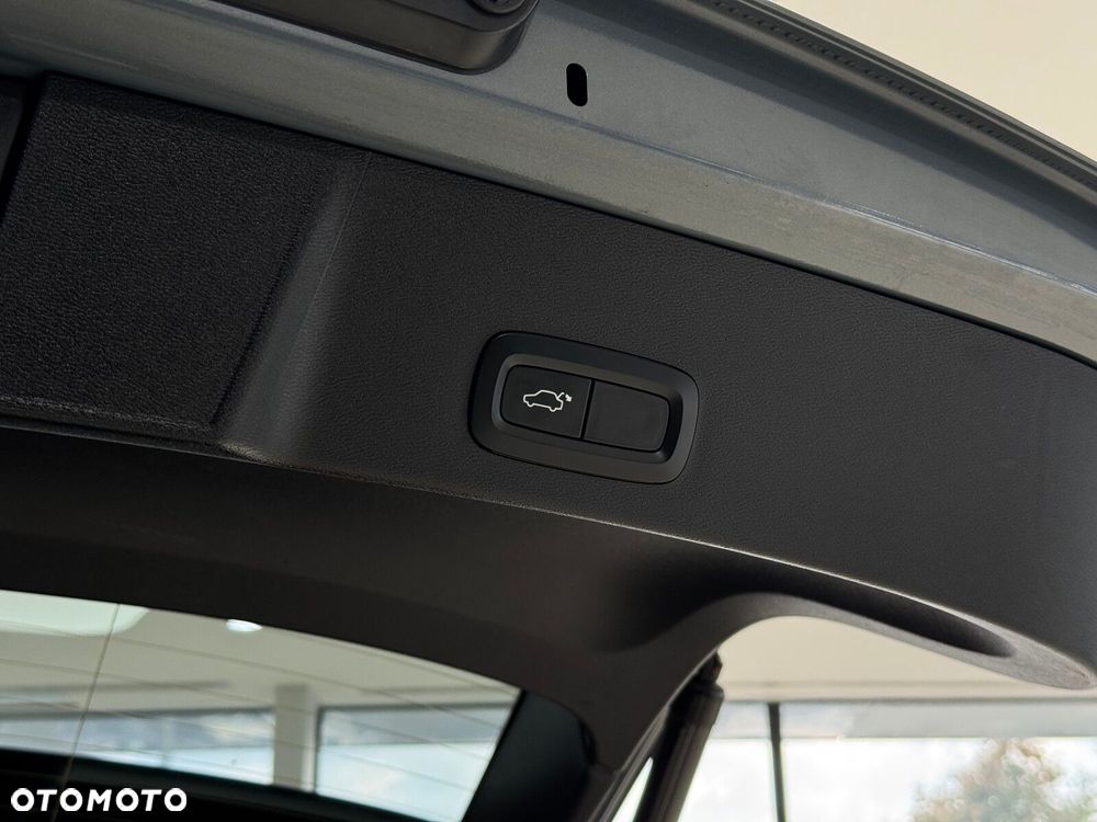 Volvo XC 40 T4 R-Design - 18
