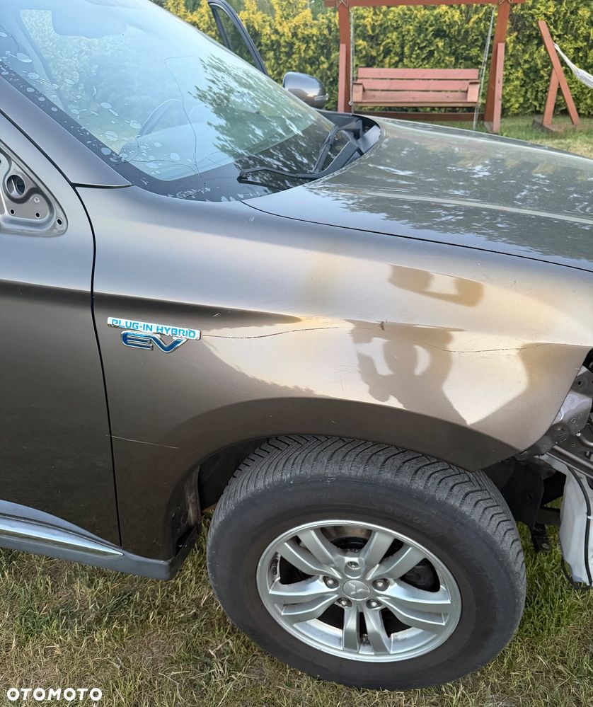 Mitsubishi Outlander Instyle NAVI + - 19