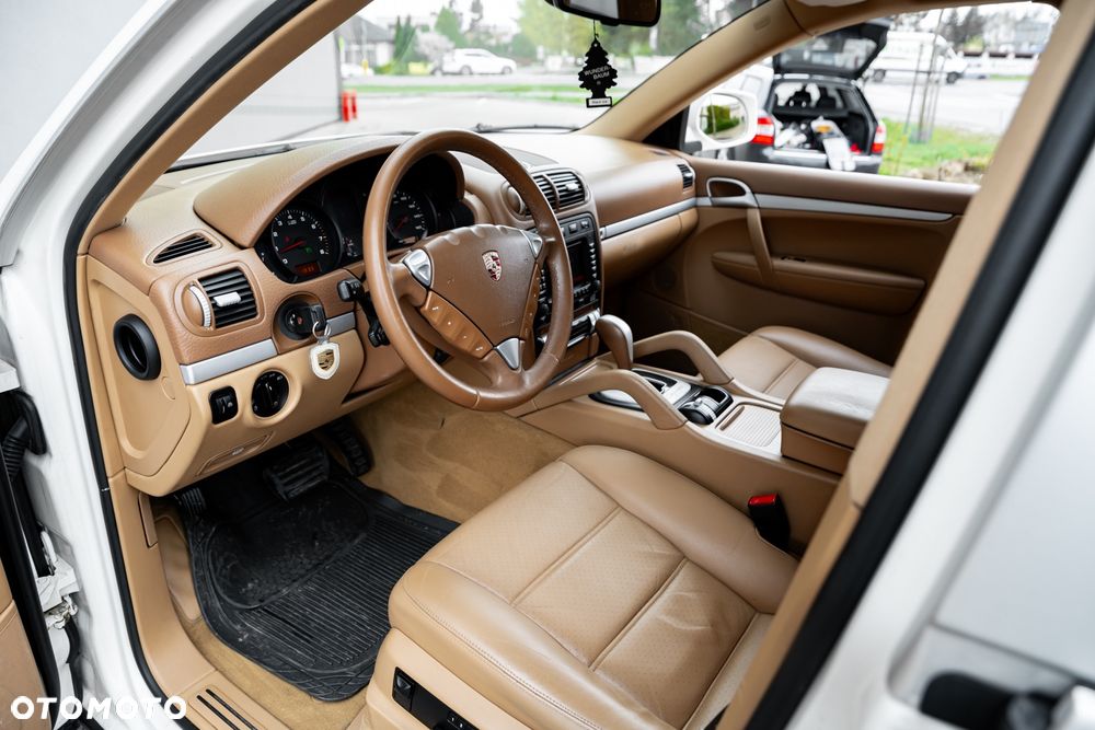 Porsche Cayenne - 15