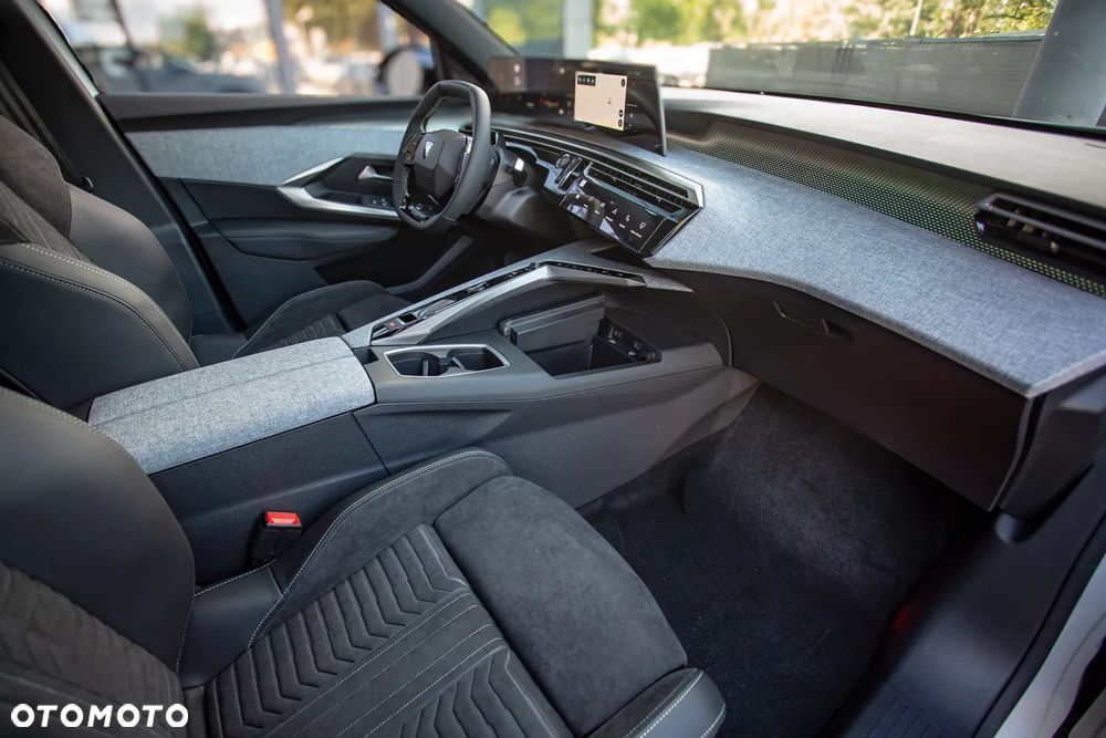 Peugeot 3008 1.2 PureTech mHEV GT Exclusive e-DCS6 - 25
