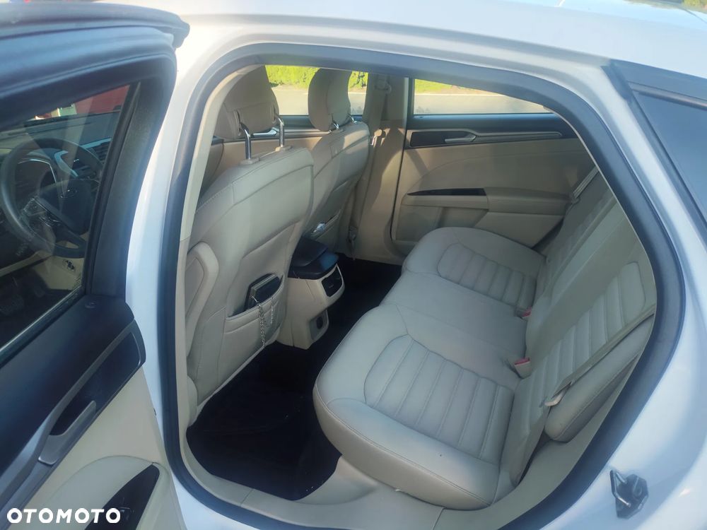 Ford Fusion - 12