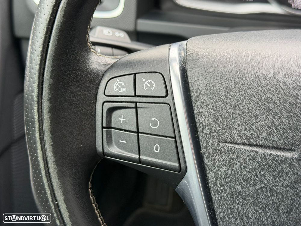 Volvo V60 2.0 D2 R-Design - 34