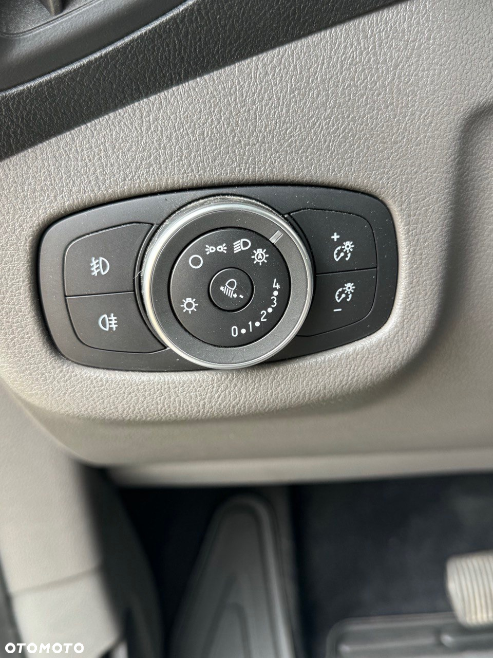 Ford Tourneo Connect Grand - 13