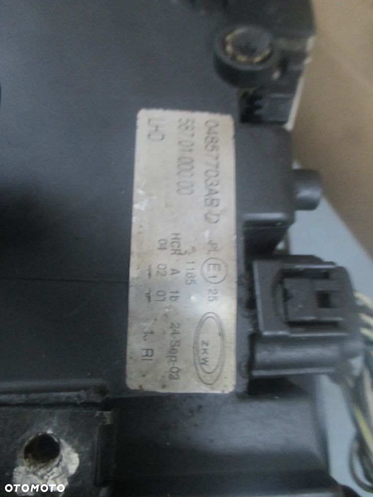 lampa lewa Chrysler Voyager ZKW Europa - 3