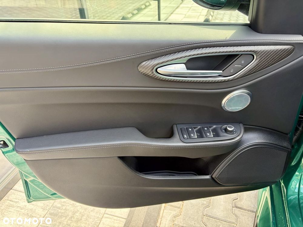 Alfa Romeo Giulia 2.9 Bi Turbo V6 Quadrifoglio - 16