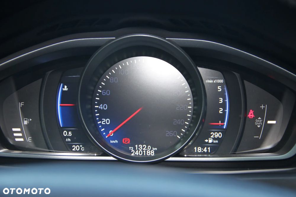 Volvo V40 D2 Drive-E R-Design Momentum - 21