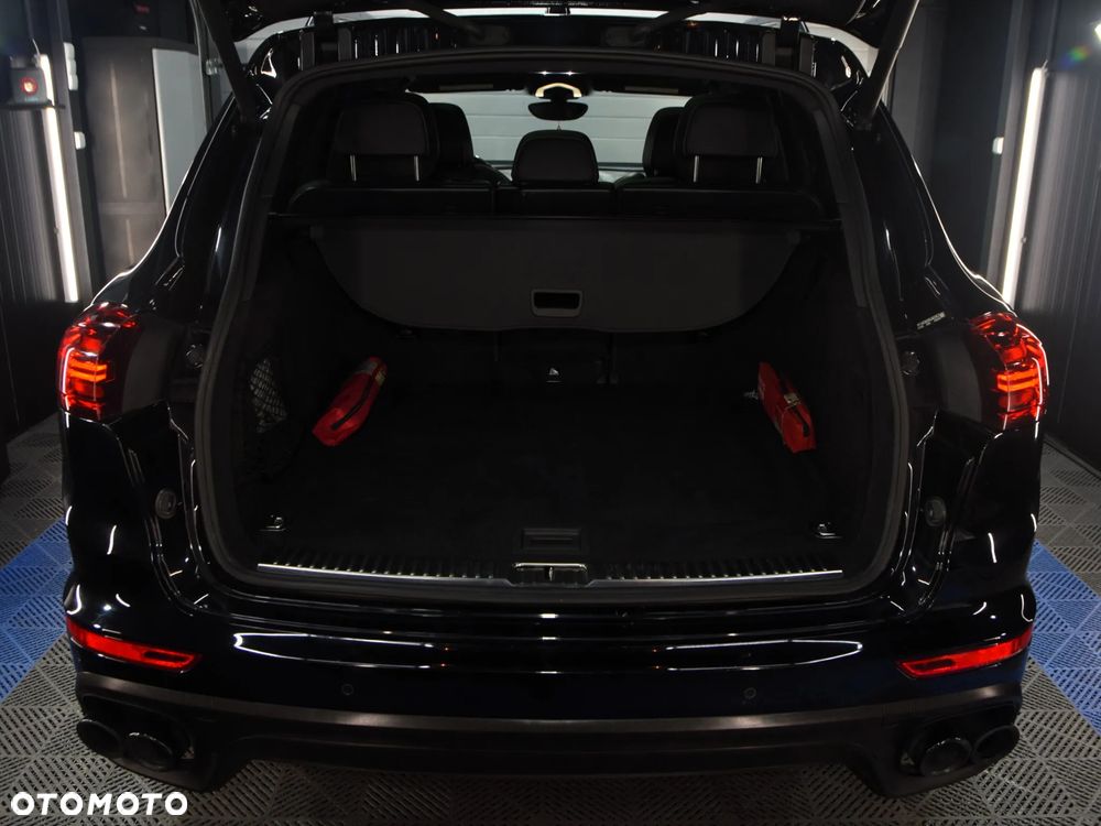 Porsche Cayenne S E-Hybrid Platinum Edition - 10
