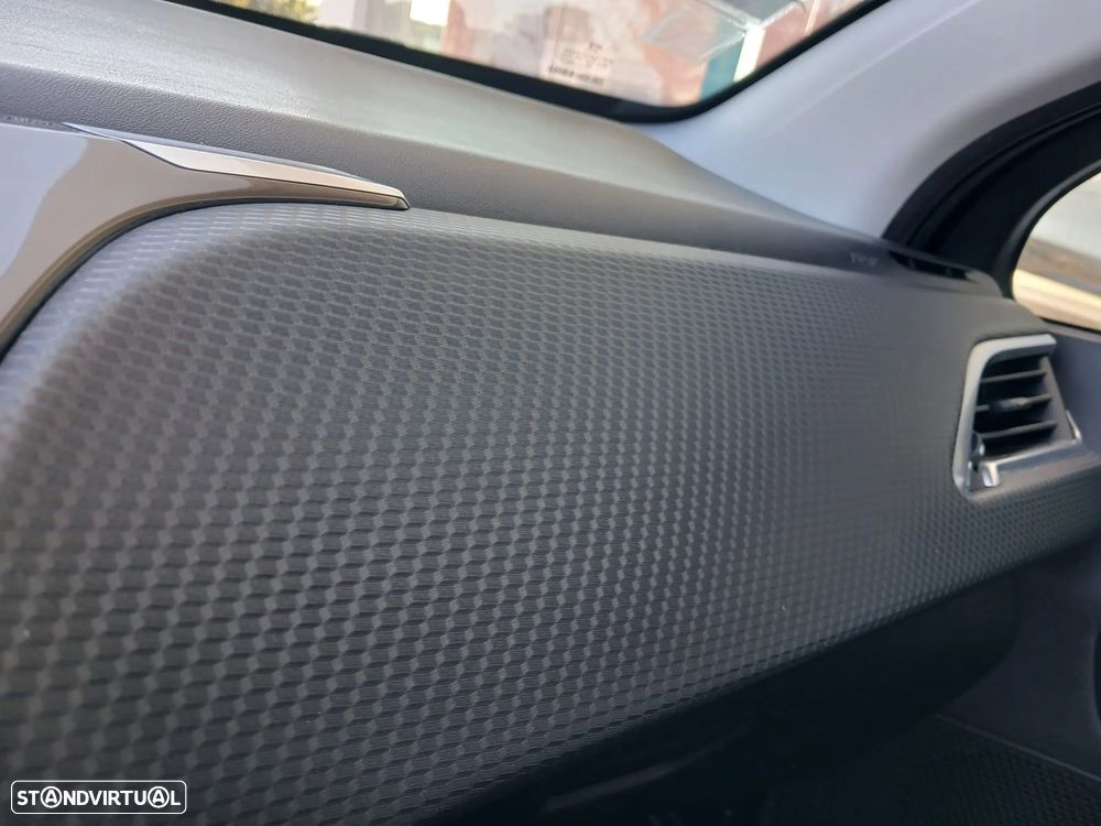 Peugeot 2008 1.2 PureTech Allure - 23
