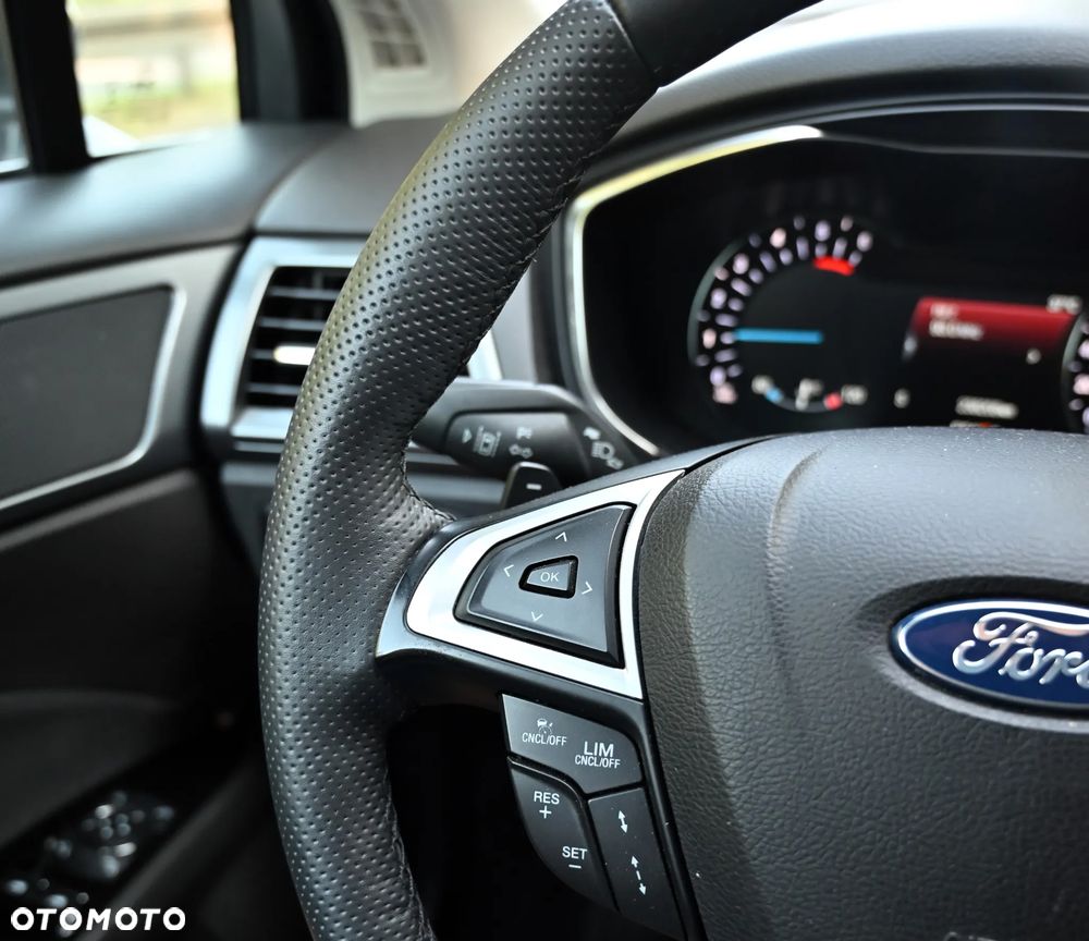 Ford Mondeo - 33