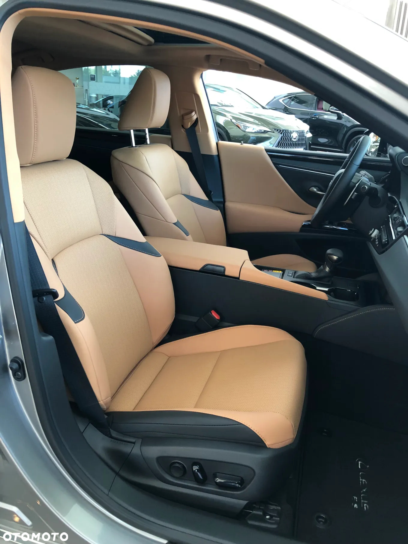 Lexus ES 300h Business Edition - 13