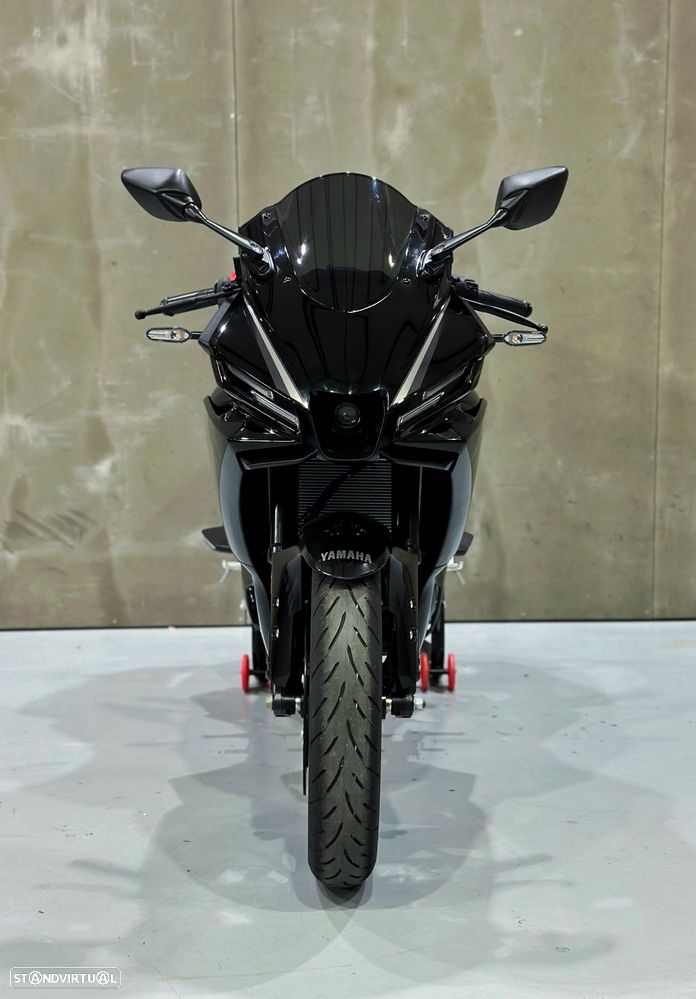 Yamaha R 3 - 7