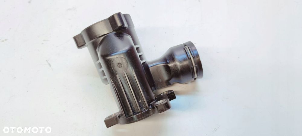 OBUDOWA TERMOSTATU AUDI A4 B9 A5 2.0 TDI 04L121111H - 5