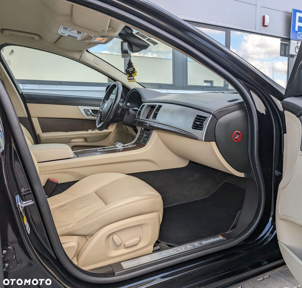 Jaguar XF 3.0 T AWD Luxury - 13