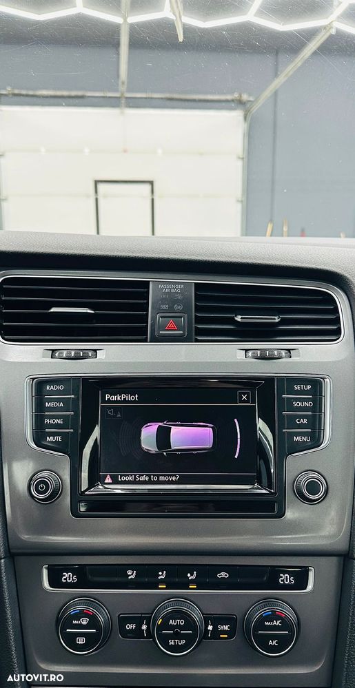 Volkswagen Golf 1.6 TDI BlueMotion Technology Comfortline - 24