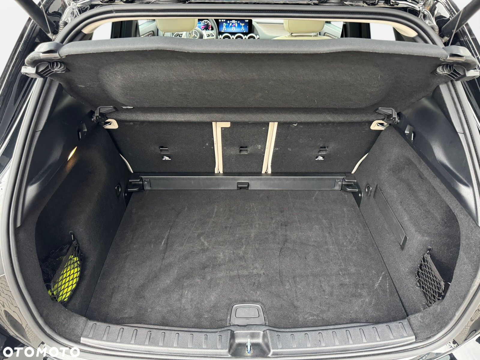 Mercedes-Benz GLA - 16