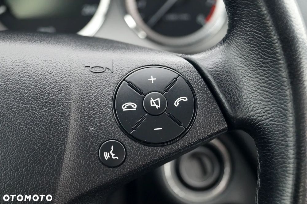 Mercedes-Benz Klasa C 180 CGI Automatik BlueEFFICIENCY Avantgarde - 29