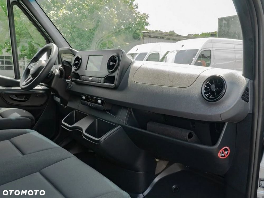 Mercedes-Benz Sprinter - 16