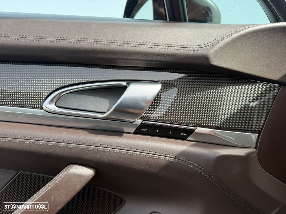 Porsche Panamera Turbo PDK - 38