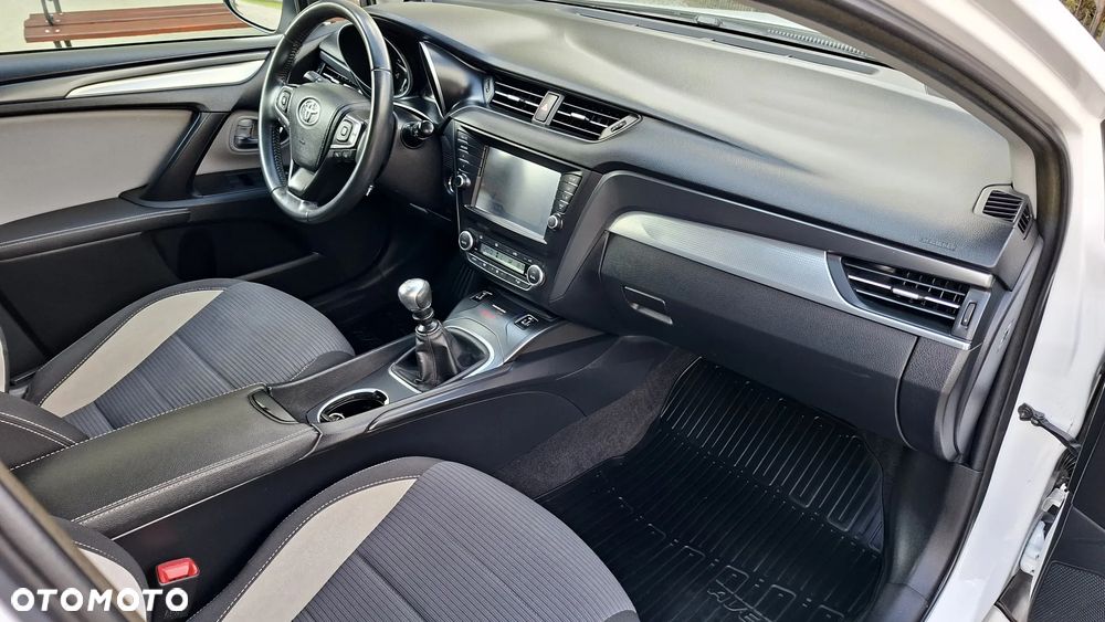 Toyota Avensis 2.0 D-4D Premium - 30