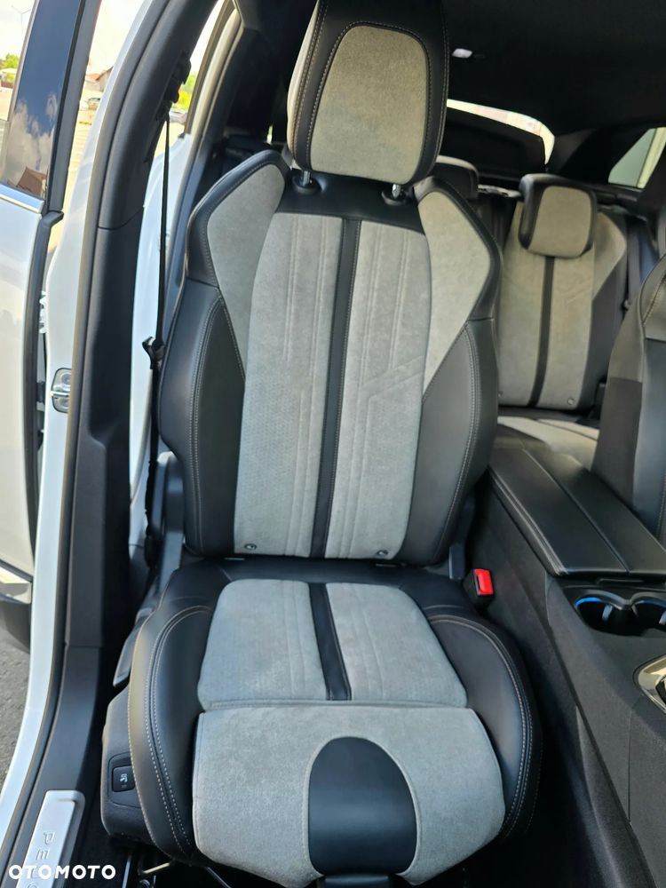 Peugeot 3008 1.6 PureTech HYbrid GT Line S&S EAT8 - 14