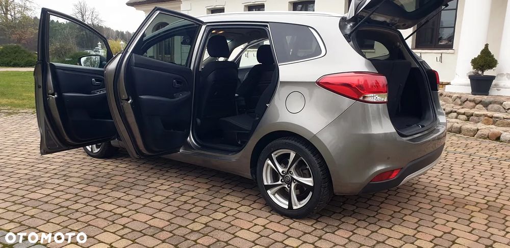 Kia Carens 1.7 CRDi M 7os - 12