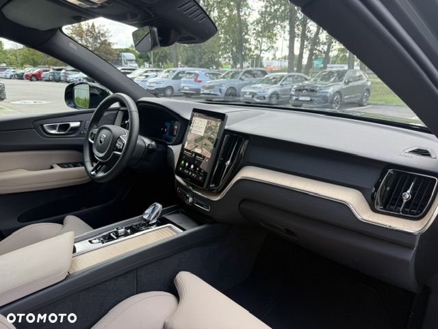 Volvo XC 60 B5 B AWD Plus Dark - 26