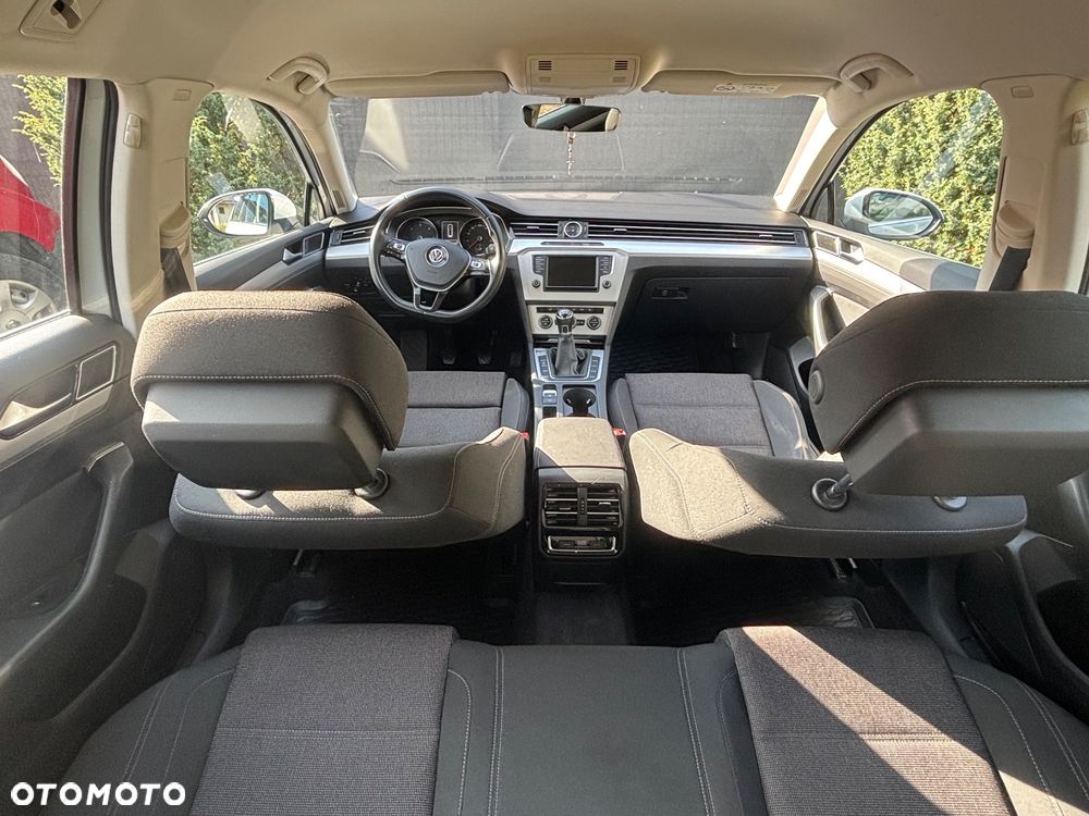 Volkswagen Passat - 13