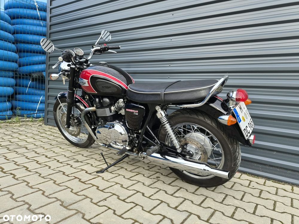 Triumph Bonneville - 6