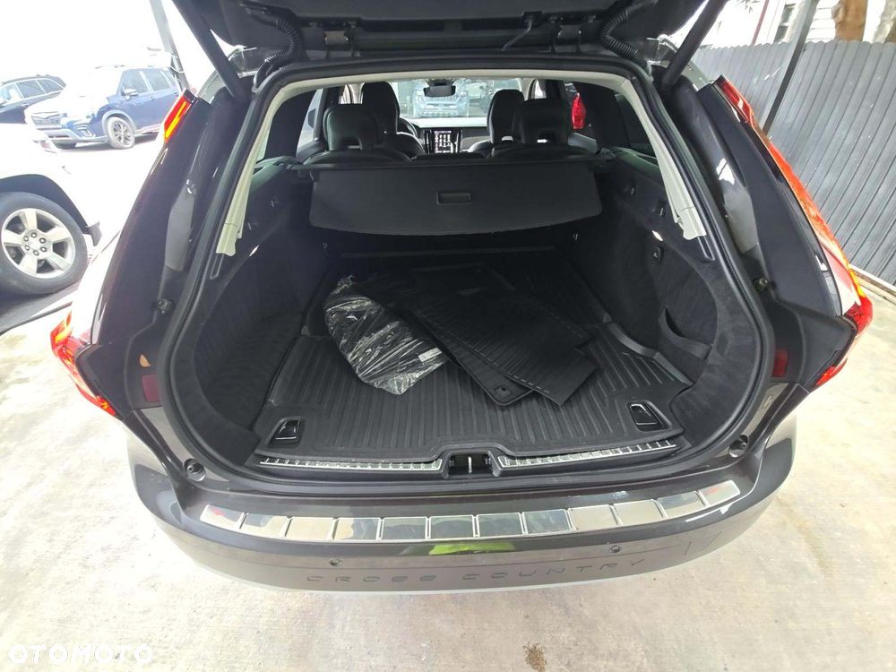 Volvo V90 Cross Country - 20