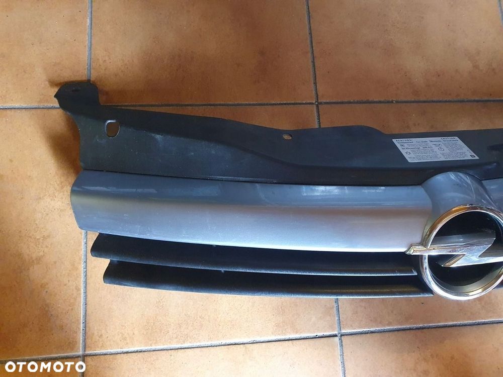 GRILL ATRAPA OPEL ASTRA H 3 - 2