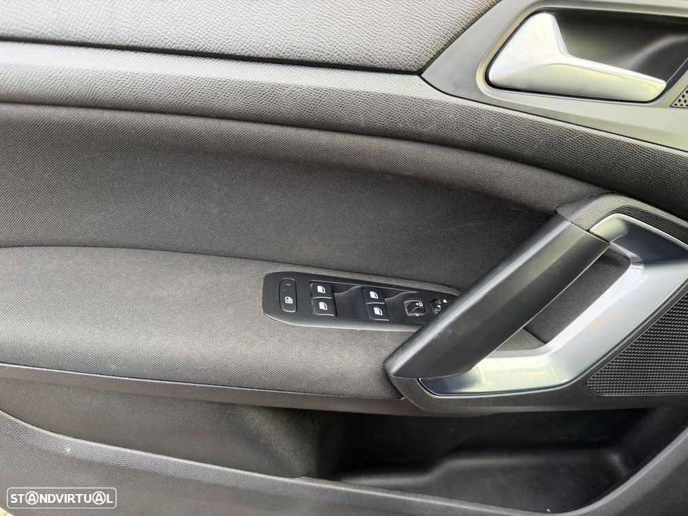 Peugeot 308 SW 1.2 PureTech Allure Pack - 19