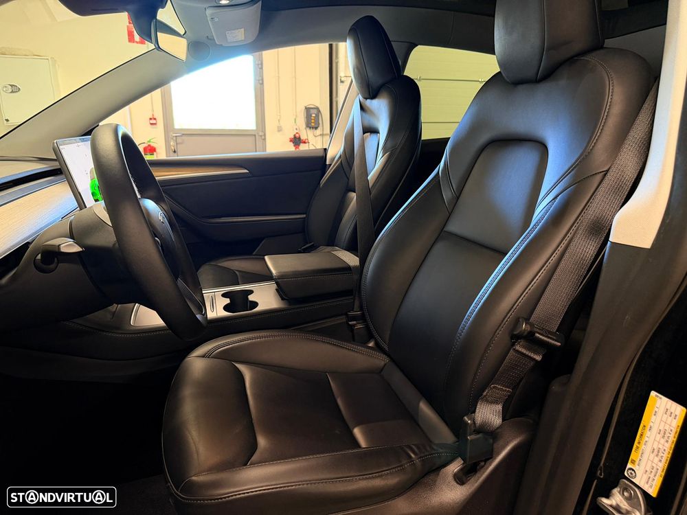 Tesla Model Y Long Range Dual Motor AWD - 11