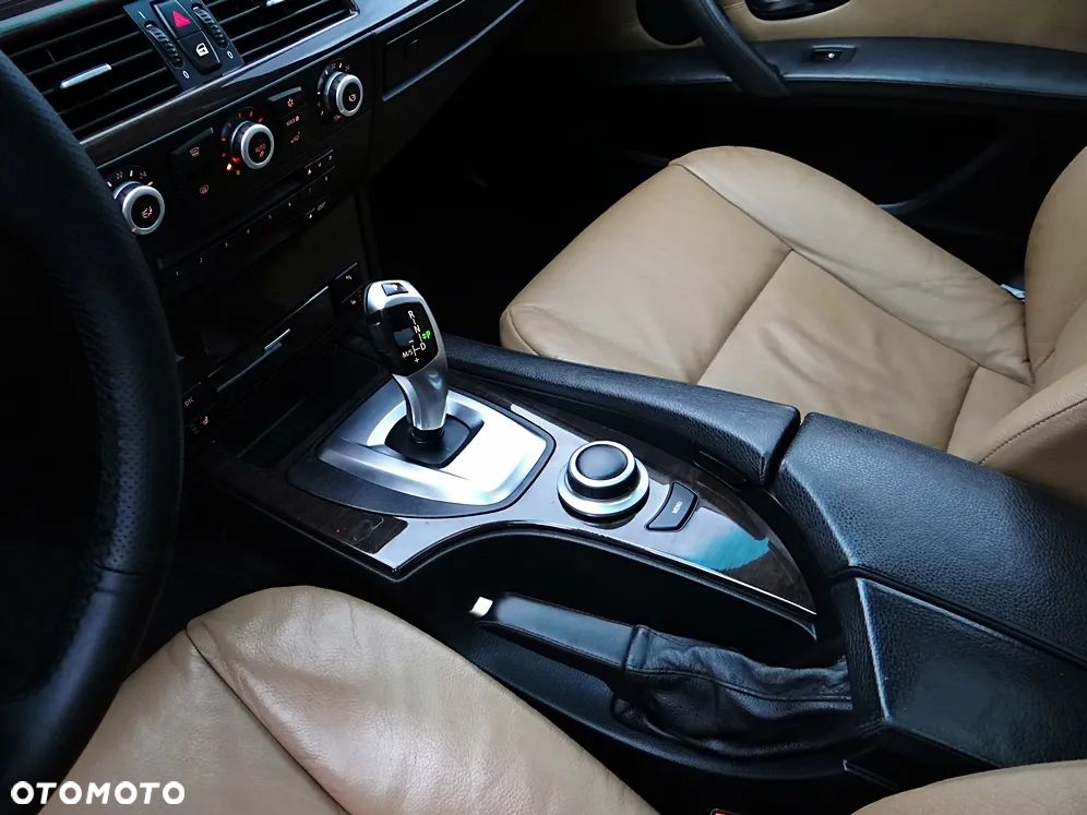 BMW Seria 5 525d Edition Lifestyle - 32