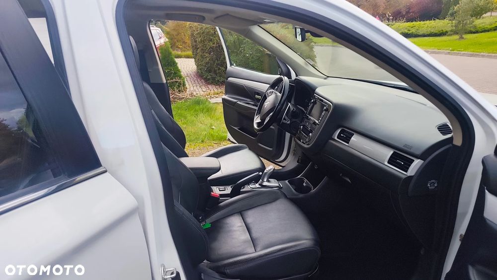 Mitsubishi Outlander 2.0 4WD Top - 20