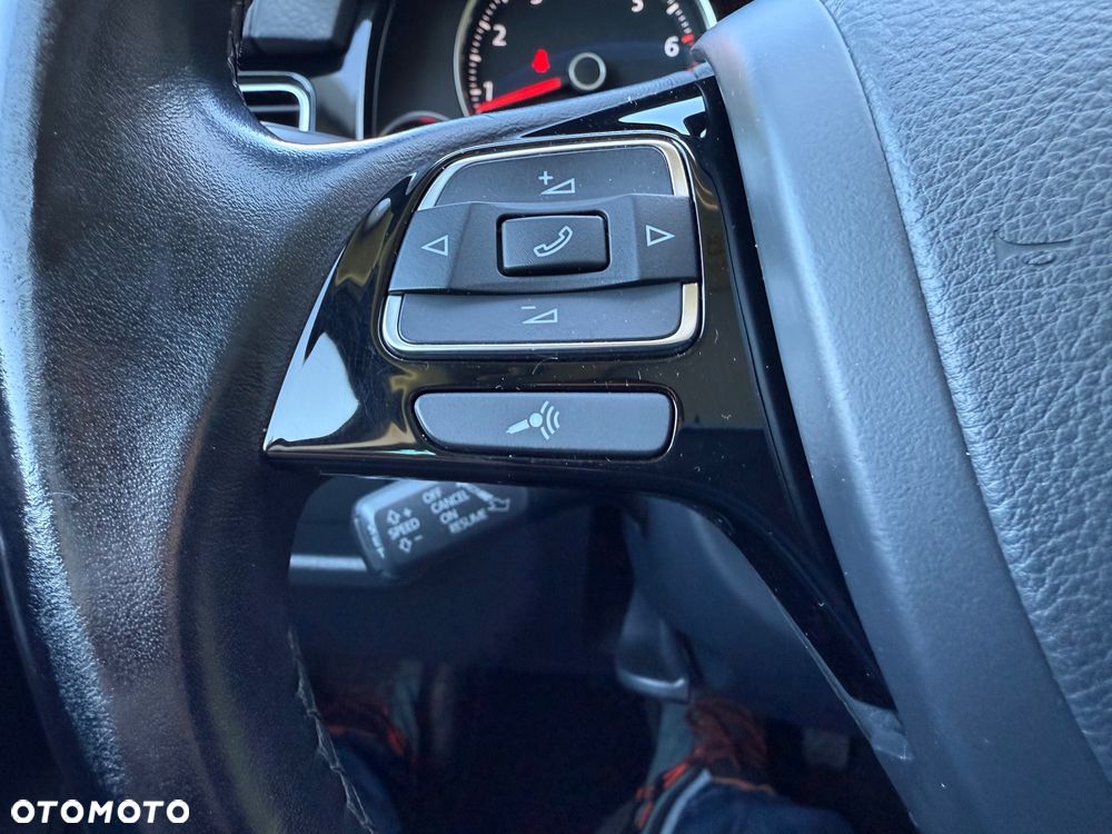 Volkswagen Touareg - 21