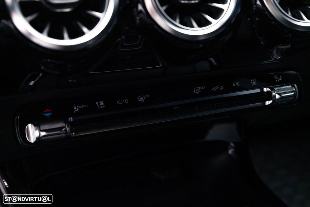 Mercedes-Benz CLA 250 e Shooting Brake AMG Line - 34