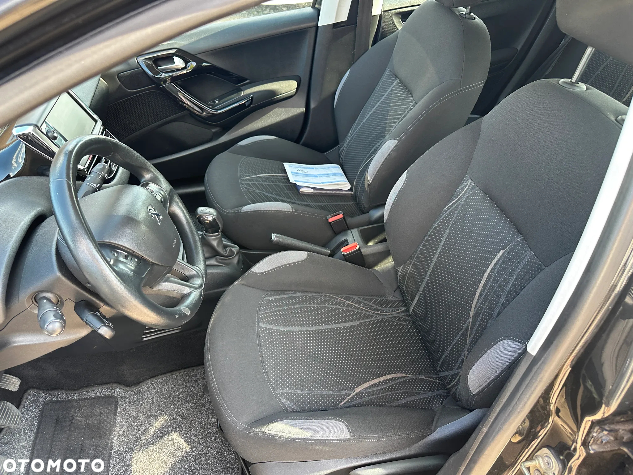 Peugeot 208 - 18