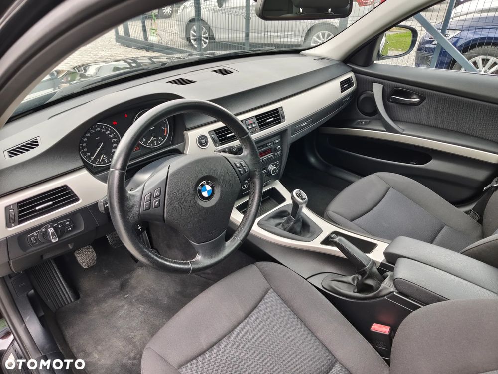 BMW Seria 3 318d DPF Edition Lifestyle - 31