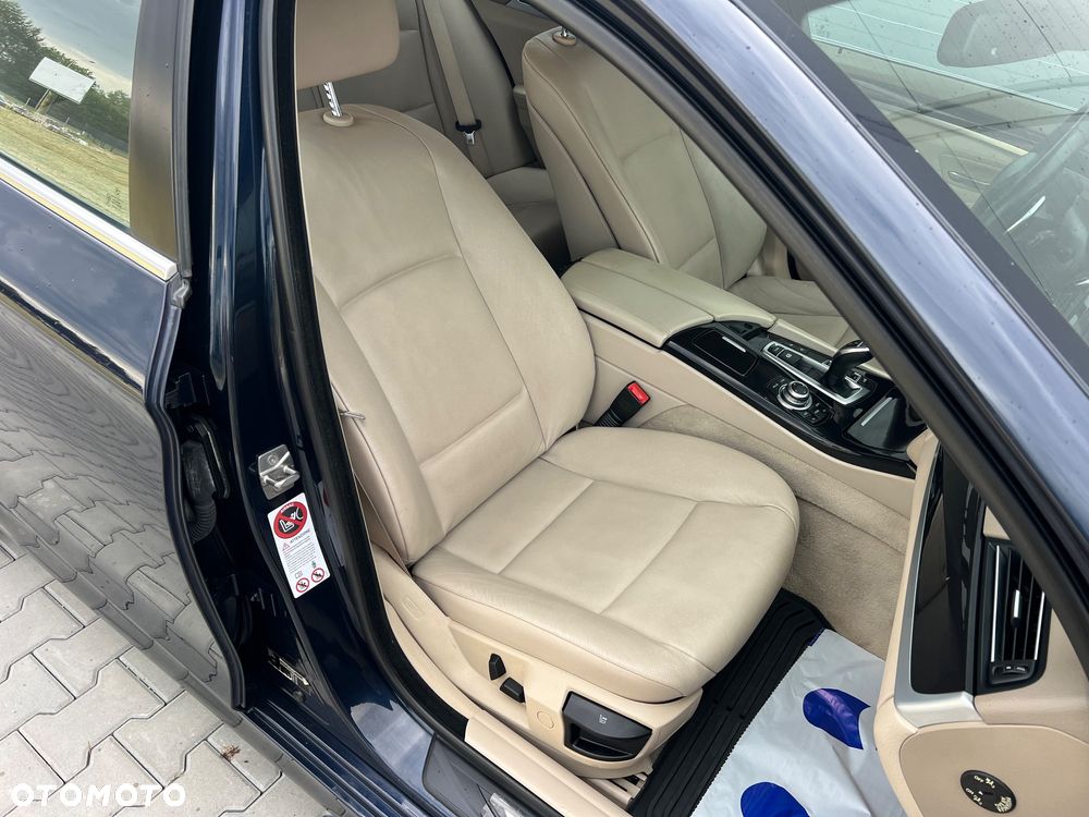 BMW Seria 5 530d xDrive Sport-Aut - 11