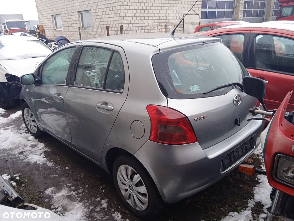 Na części Toyota Yaris II 5D kolor 1F8 silnik skrzynia maska klapa błotnik drzwi zderzak szyba - 1