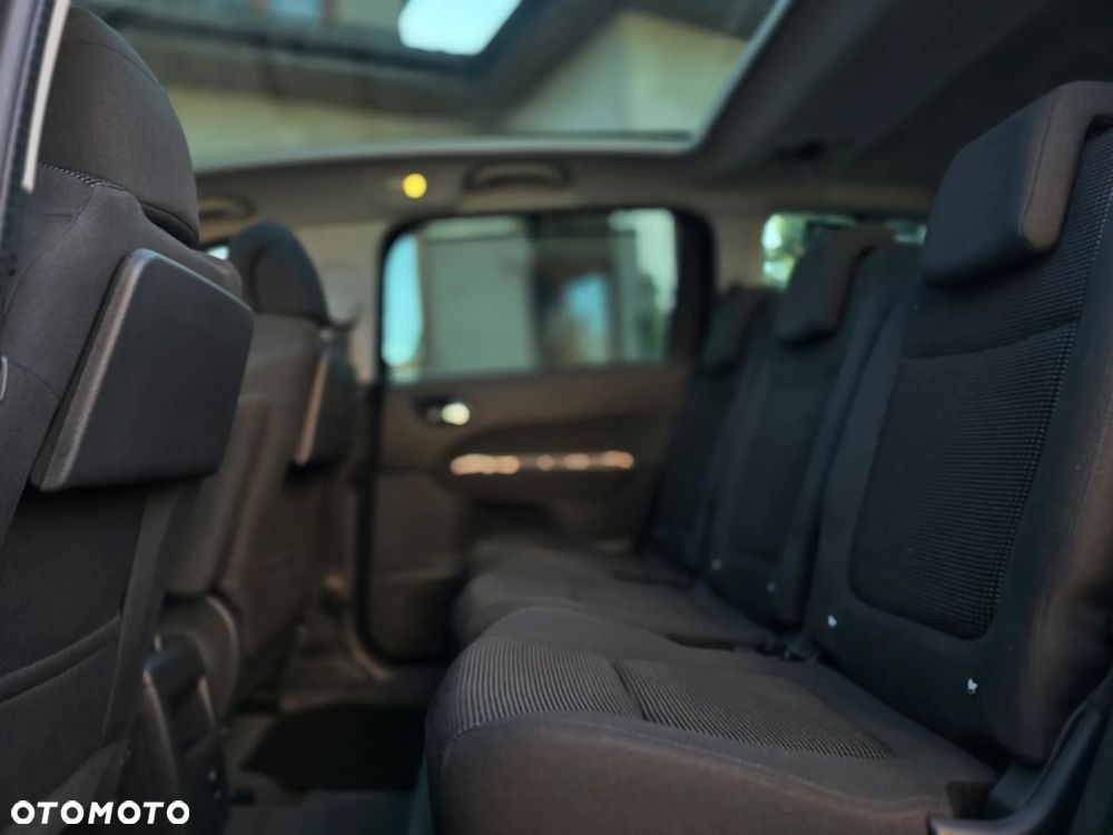Peugeot 5008 - 17