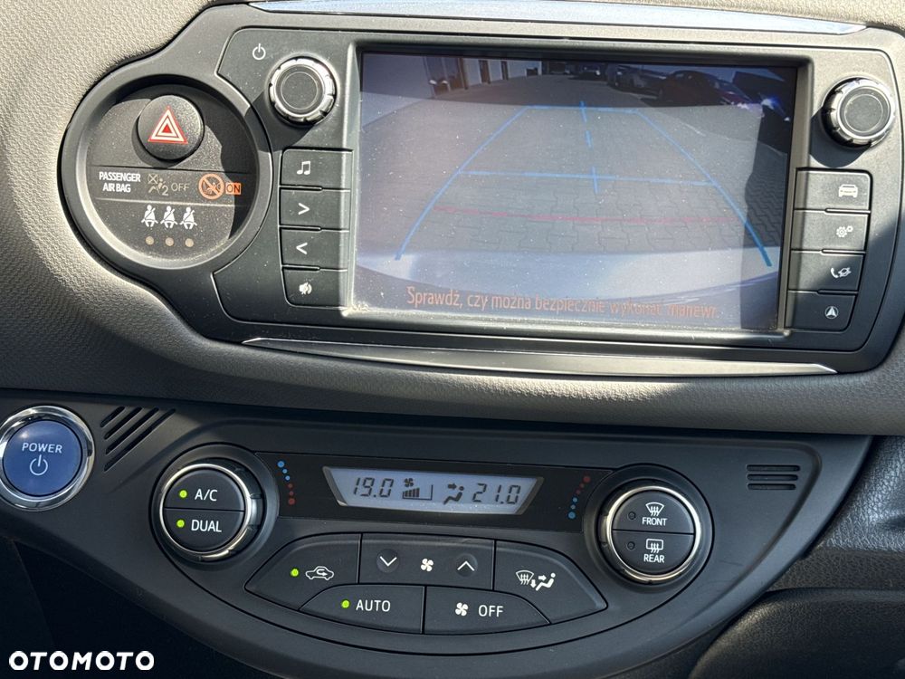 Toyota Yaris Hybrid 100 Premium - 16